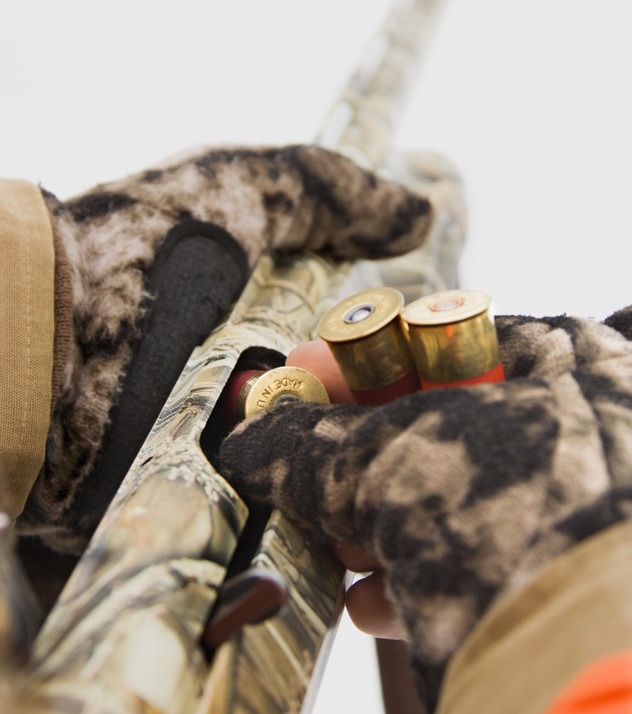 Use the Best Gloves While Hunting to Load Your Weapon